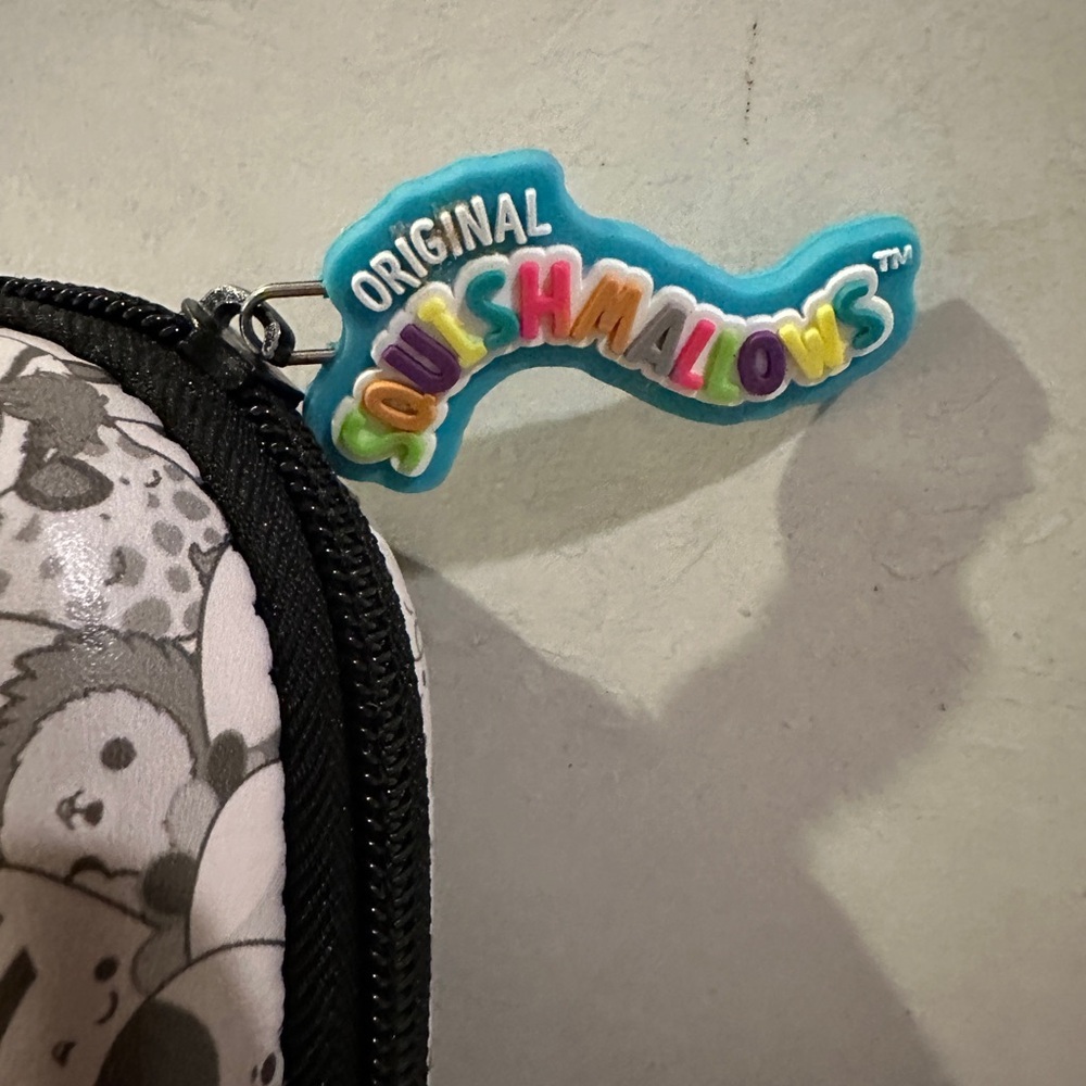 Squishmallows Zippered Winston Supply Box Excellent Condition - Picture 2 of 6